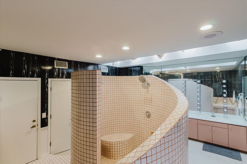 Image 61 of property listing at 4404 OLD ORCHARD DRIVE, Tampa, FL 33618