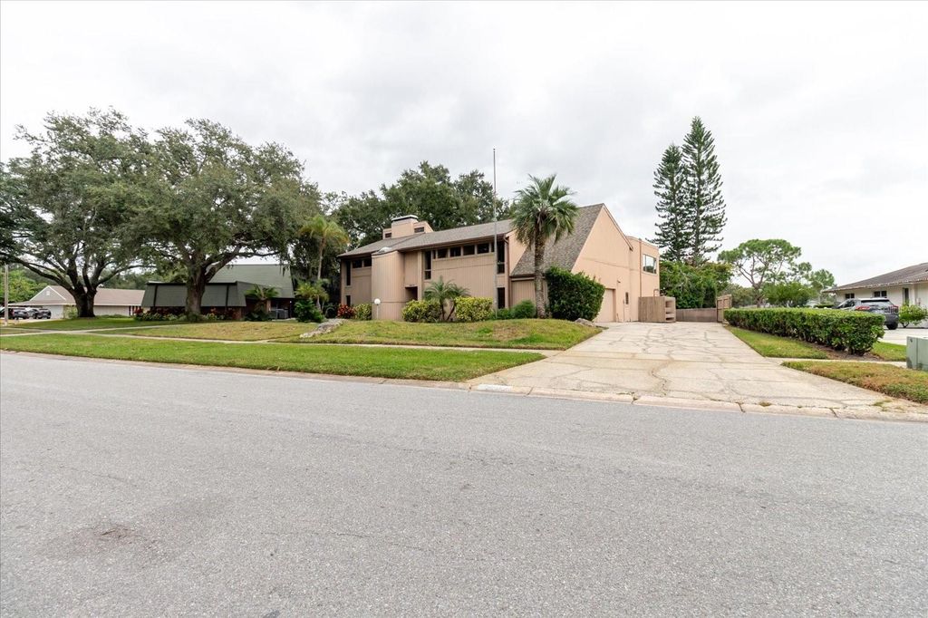 Image 93 of property listing at 4404 OLD ORCHARD DRIVE, Tampa, FL 33618
