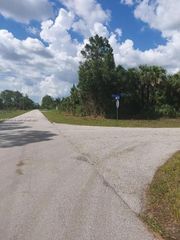 1233 E cresent, Lehigh Acres, FL 33974
