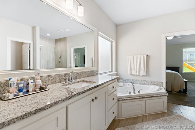 5982 E 143rd Street S, Bixby, OK 74008