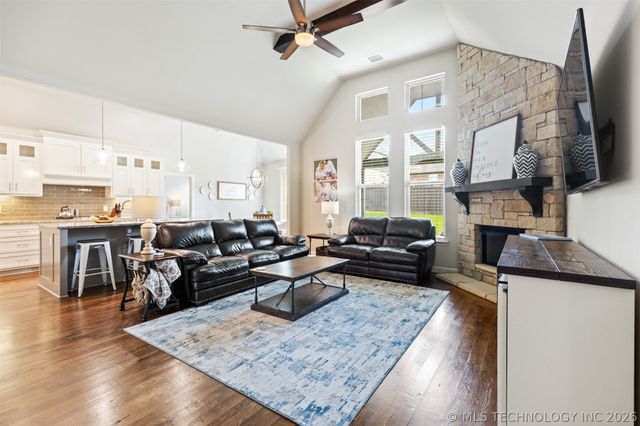 5982 E 143rd Street S, Bixby, OK 74008