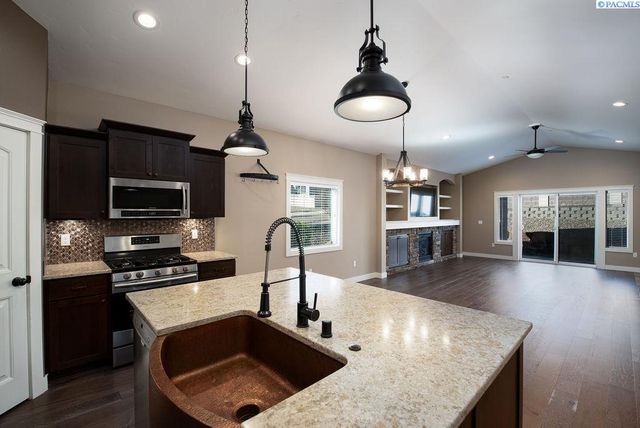 4384 Corvina St, Richland, WA 99352