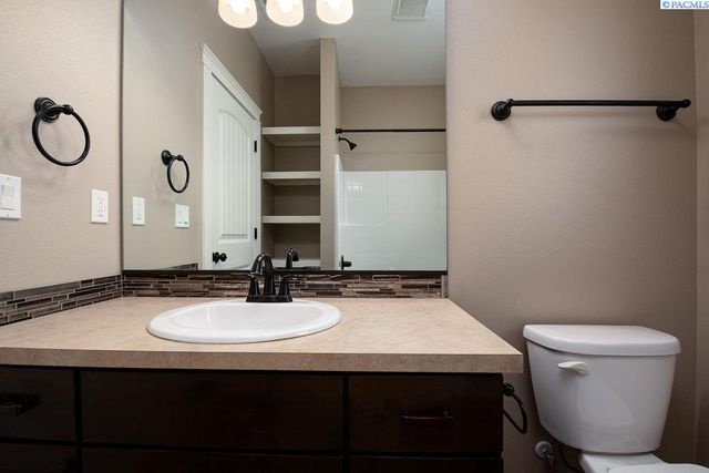 4384 Corvina St, Richland, WA 99352