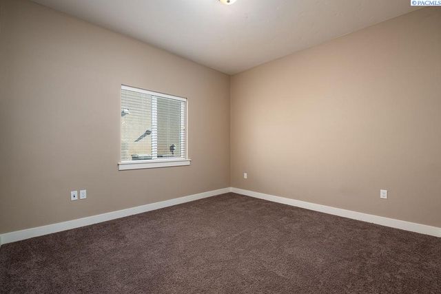 4384 Corvina St, Richland, WA 99352