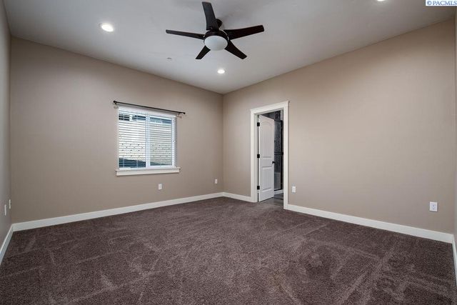 4384 Corvina St, Richland, WA 99352