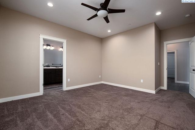 4384 Corvina St, Richland, WA 99352