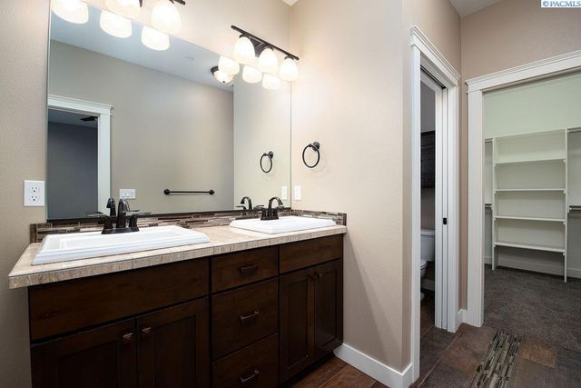 4384 Corvina St, Richland, WA 99352