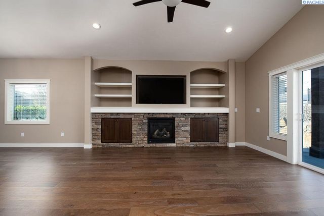 4384 Corvina St, Richland, WA 99352