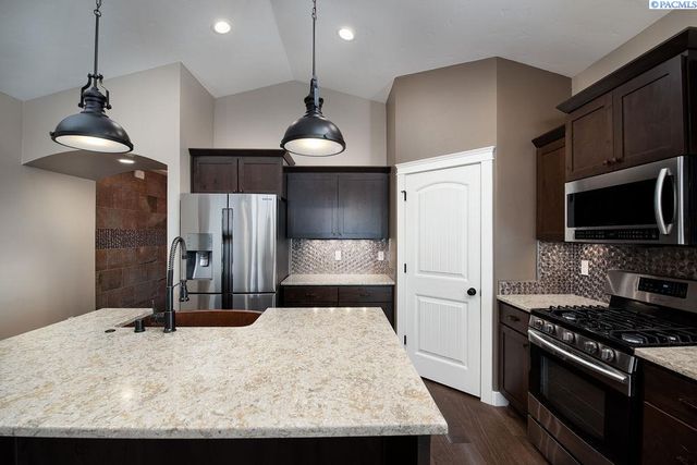 4384 Corvina St, Richland, WA 99352