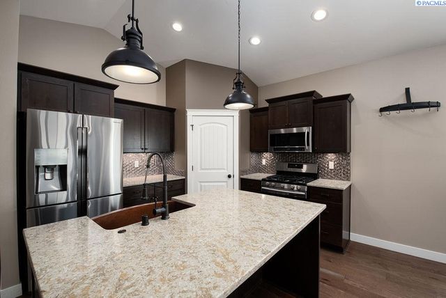 4384 Corvina St, Richland, WA 99352