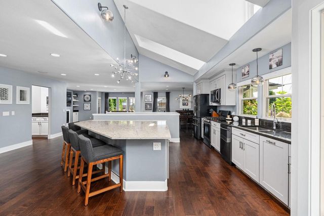 10 Roxbury Road, Madison, WI 53704