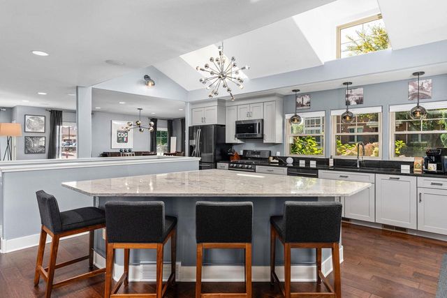 10 Roxbury Road, Madison, WI 53704