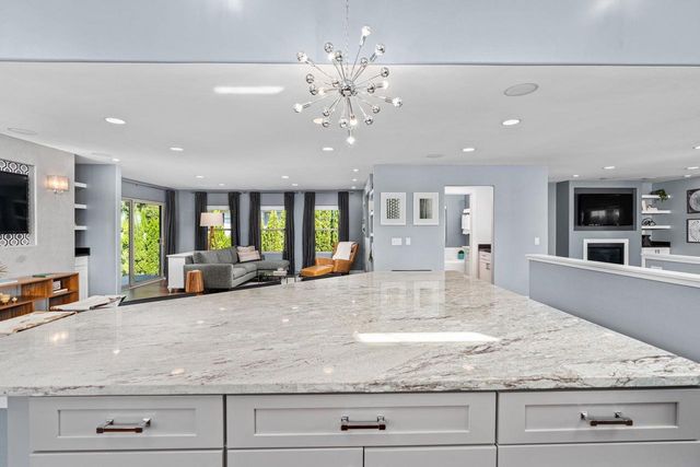 10 Roxbury Road, Madison, WI 53704