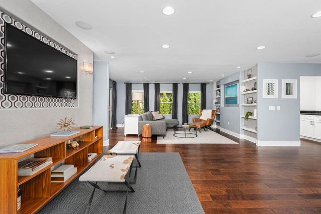 10 Roxbury Road, Madison, WI 53704