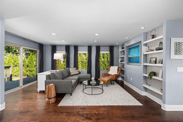 10 Roxbury Road, Madison, WI 53704