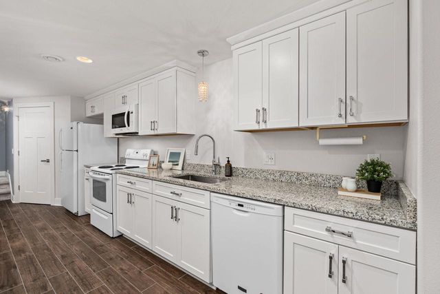 10 Roxbury Road, Madison, WI 53704