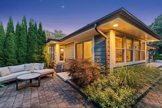 10 Roxbury Road, Madison, WI 53704