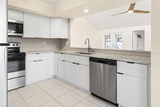 8232 COUNTRY OAKS COURT, Sarasota, FL 34243