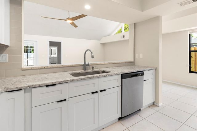 8232 COUNTRY OAKS COURT, Sarasota, FL 34243