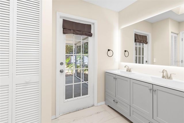 8232 COUNTRY OAKS COURT, Sarasota, FL 34243