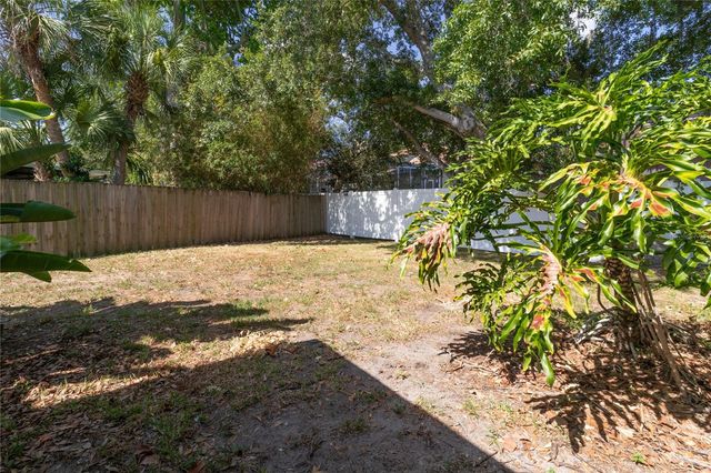 8232 COUNTRY OAKS COURT, Sarasota, FL 34243