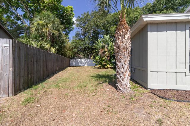 8232 COUNTRY OAKS COURT, Sarasota, FL 34243