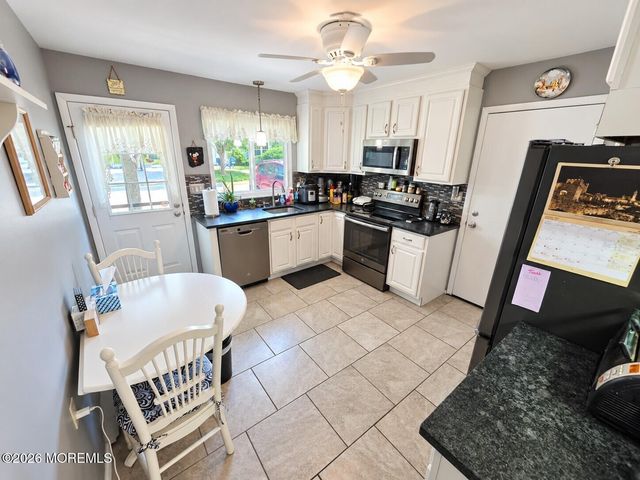 915A Liverpool Circle, Manchester, NJ 08759
