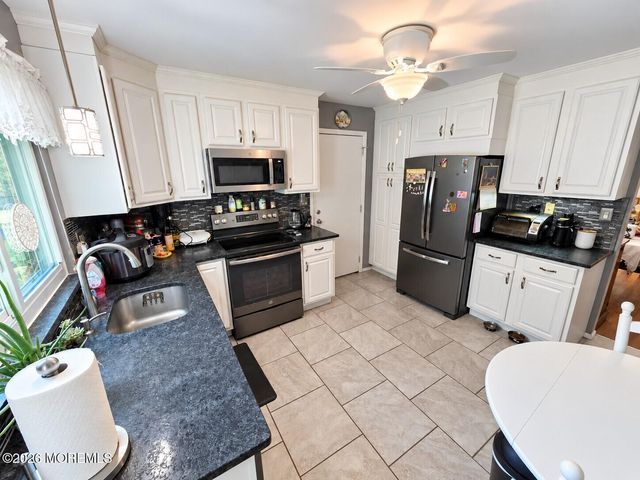 915A Liverpool Circle, Manchester, NJ 08759