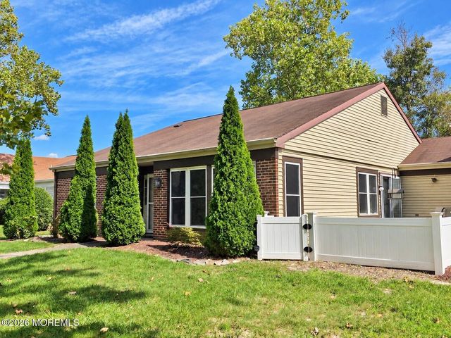 915A Liverpool Circle, Manchester, NJ 08759