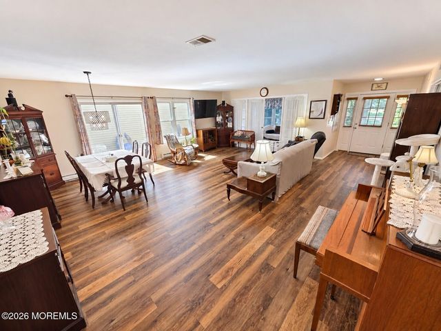 915A Liverpool Circle, Manchester, NJ 08759