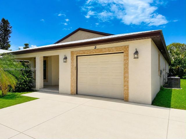 5 Flamenco Way, Port St. Lucie, FL 34952