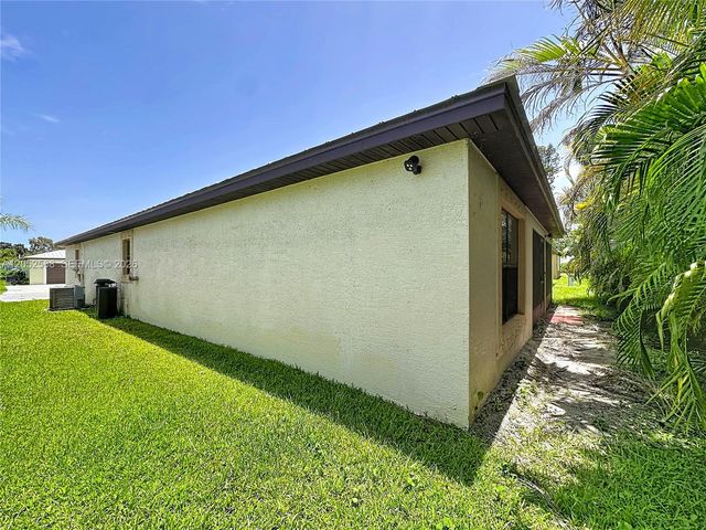 5 Flamenco Way, Port St. Lucie, FL 34952