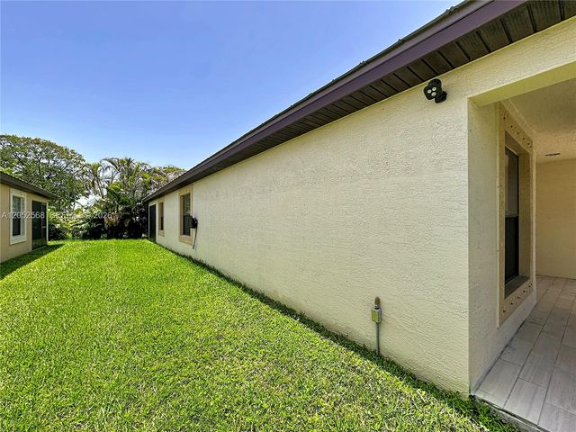 5 Flamenco Way, Port St. Lucie, FL 34952