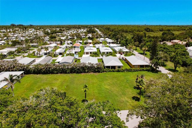 5 Flamenco Way, Port St. Lucie, FL 34952
