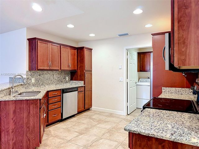 5 Flamenco Way, Port St. Lucie, FL 34952