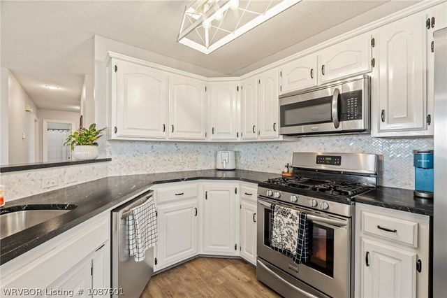 2108 N River Road, Lavaca, AR 72941