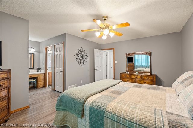 2108 N River Road, Lavaca, AR 72941