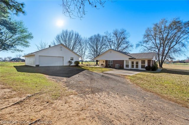 2108 N River Road, Lavaca, AR 72941