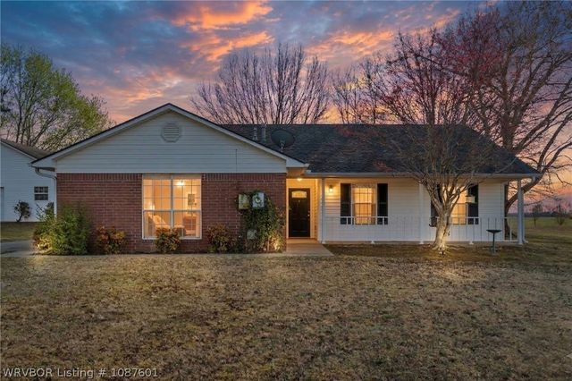 2108 N River Road, Lavaca, AR 72941