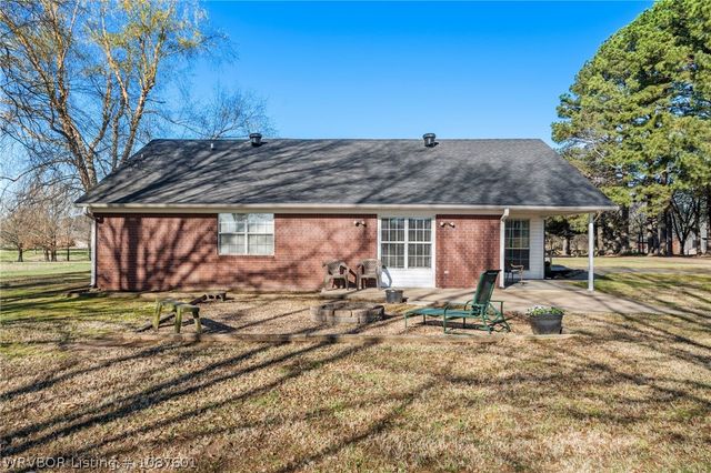 2108 N River Road, Lavaca, AR 72941