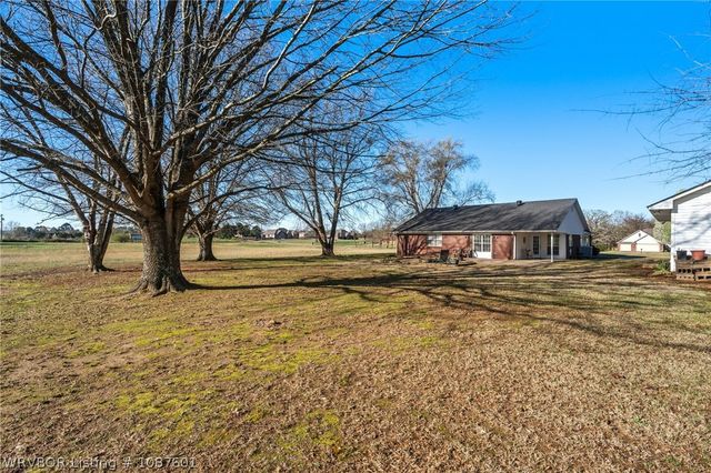 2108 N River Road, Lavaca, AR 72941