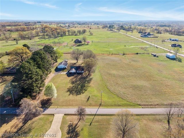 2108 N River Road, Lavaca, AR 72941