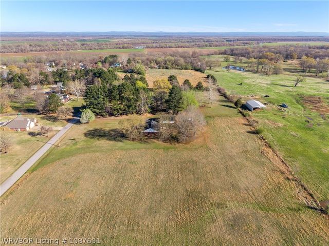 2108 N River Road, Lavaca, AR 72941