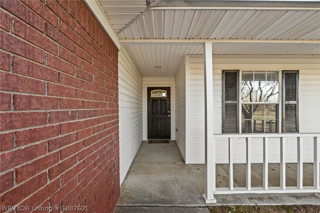 2108 N River Road, Lavaca, AR 72941