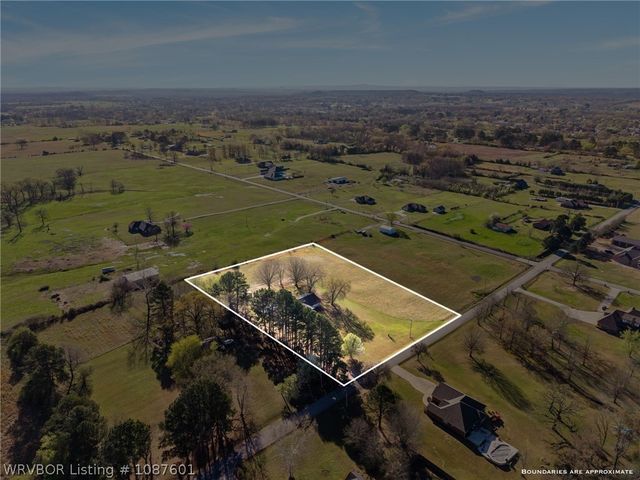 2108 N River Road, Lavaca, AR 72941
