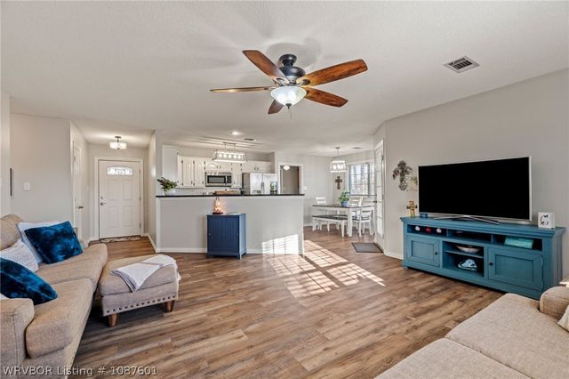 2108 N River Road, Lavaca, AR 72941