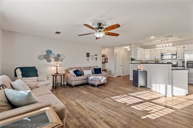 2108 N River Road, Lavaca, AR 72941