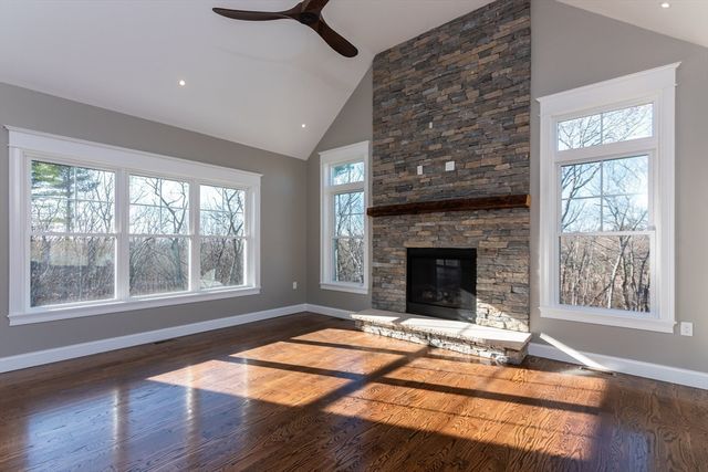 20 Hilliard Road, Kensington, NH 03833