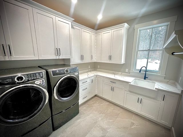 20 Hilliard Road, Kensington, NH 03833