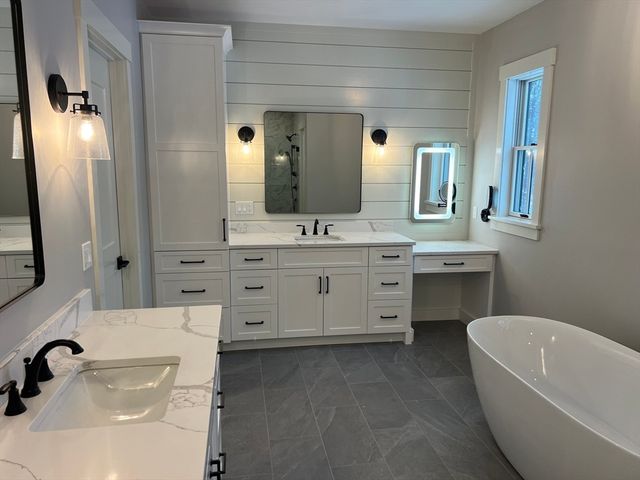 20 Hilliard Road, Kensington, NH 03833